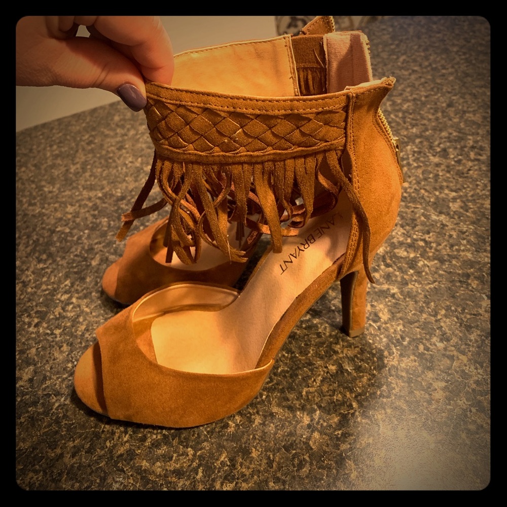 Camel colored pumps with fringe